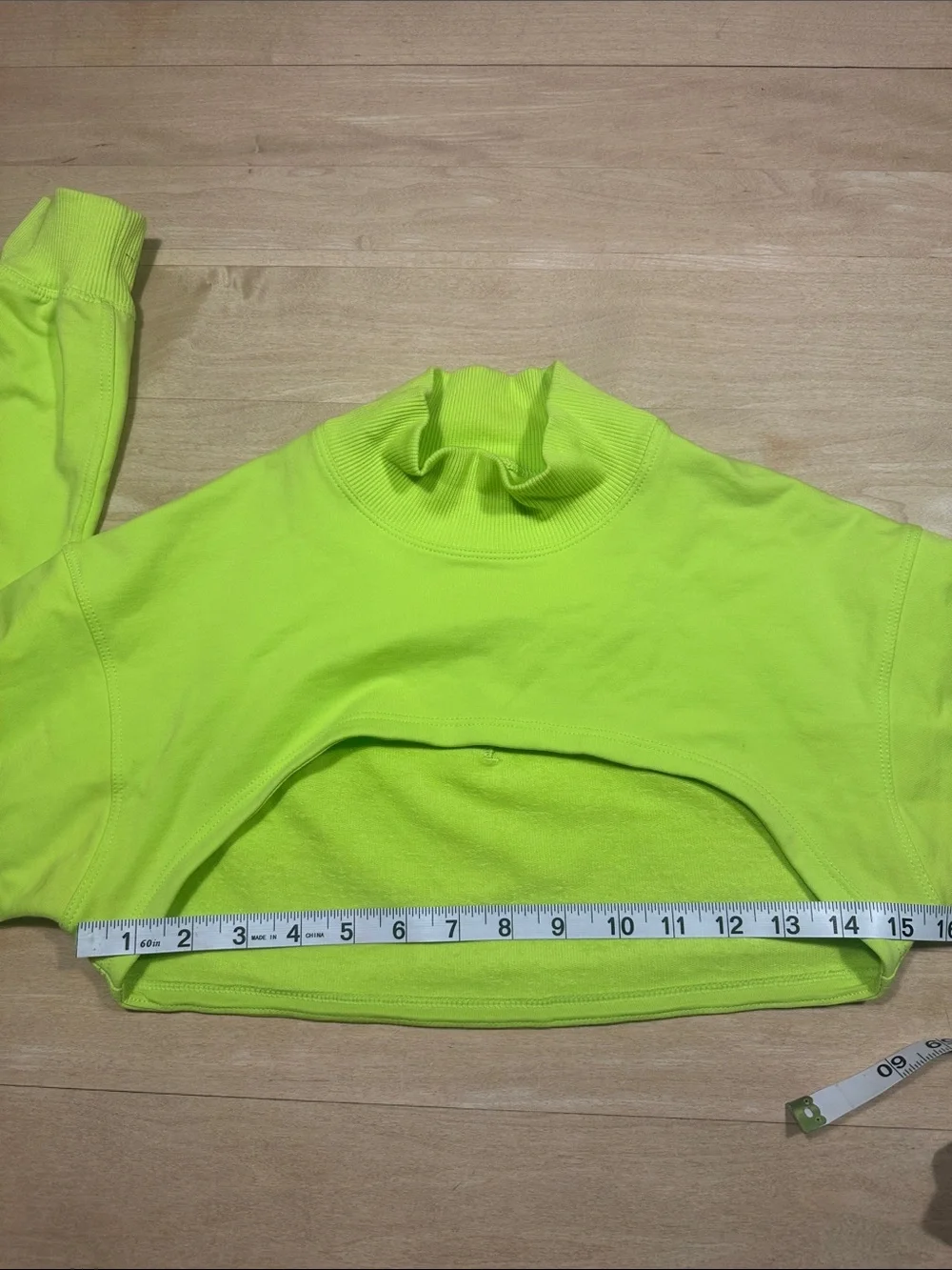 Lululemon LA Super Crop Mockneck Sz 6 - Picture 10 of 11